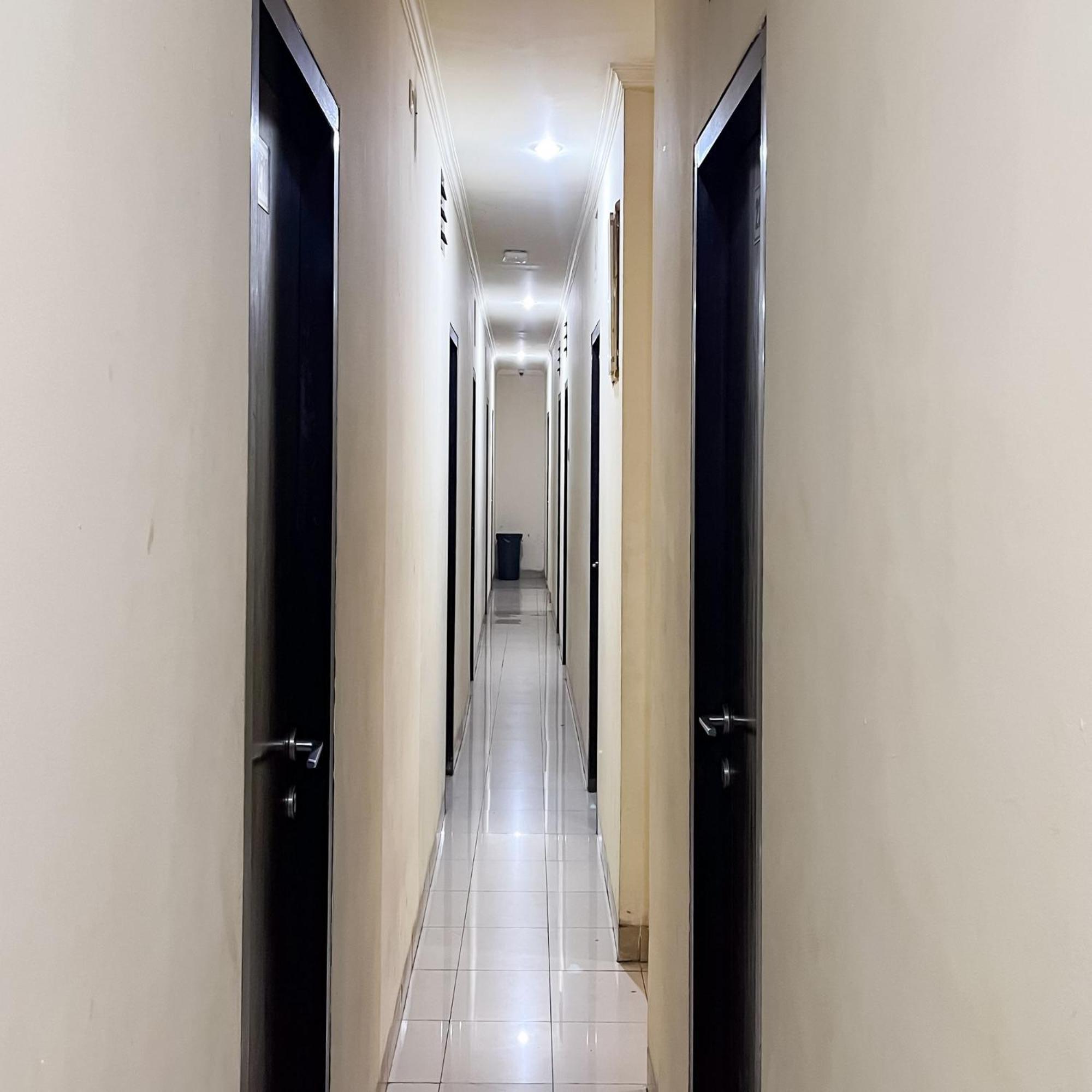 Arcadia Rooms Redpartner Yakarta Exterior foto