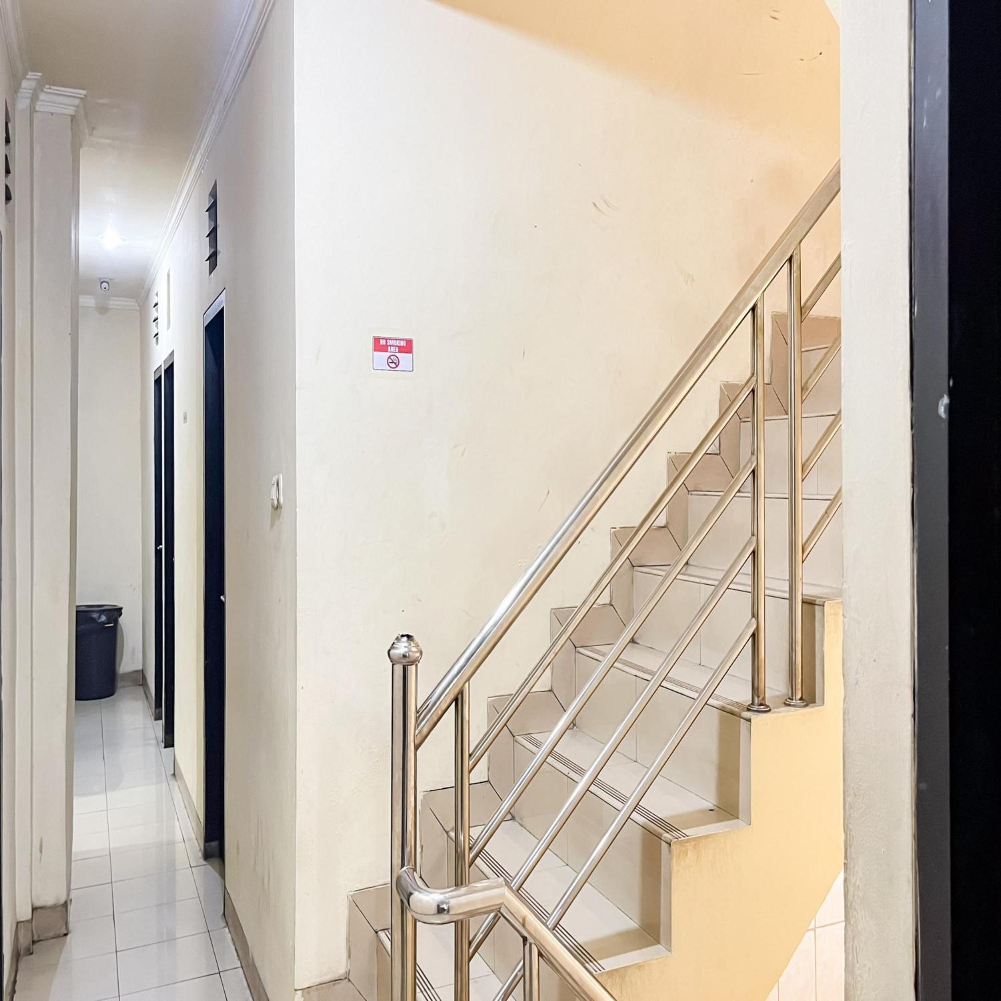 Arcadia Rooms Redpartner Yakarta Exterior foto