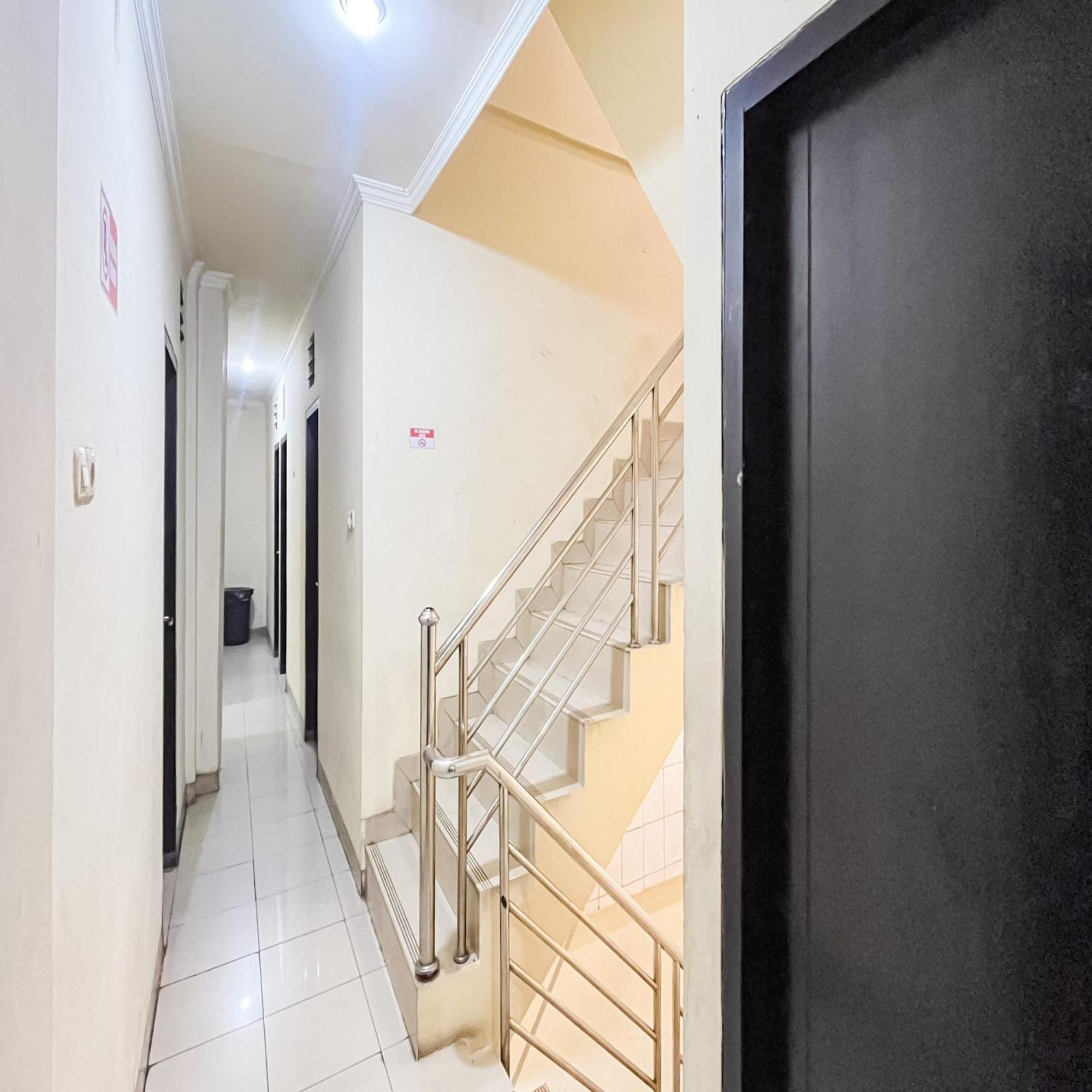 Arcadia Rooms Redpartner Yakarta Exterior foto